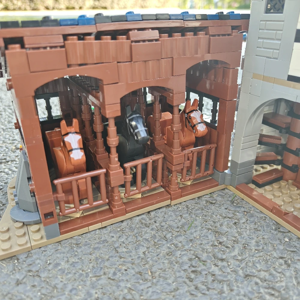 MOC 141494 Falcon's Stable