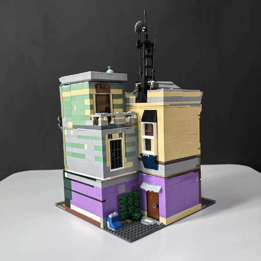 MOC 108370 Radio Station