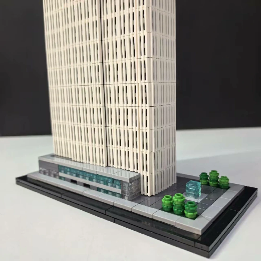 MOC 228751 General Motors Building 1:800 Scale