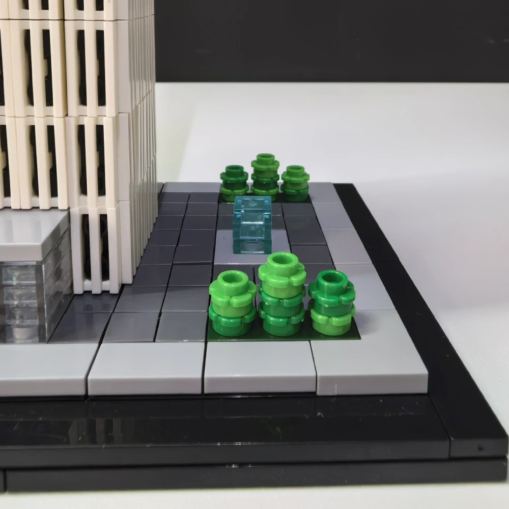 MOC 228751 General Motors Building 1:800 Scale