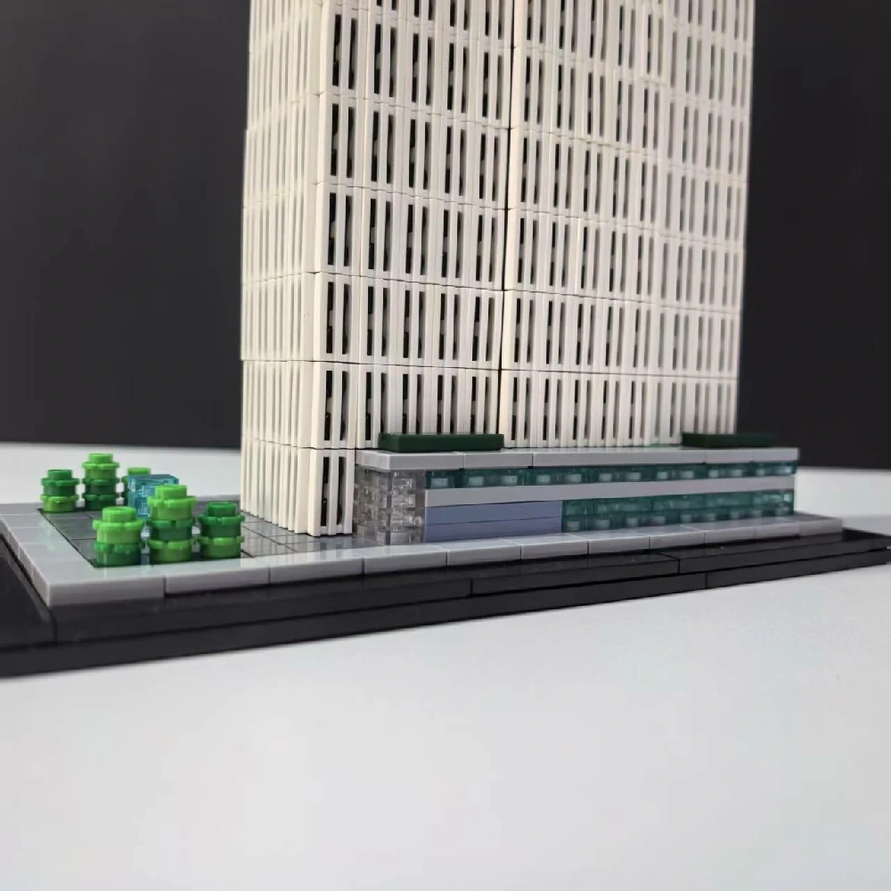 MOC 228751 General Motors Building 1:800 Scale