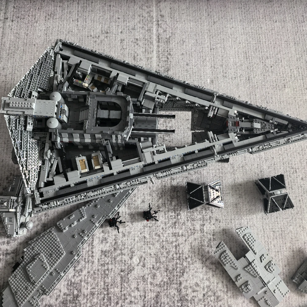 An overview of the internal details of the building block model of Imperial I-class Star Destroyer.