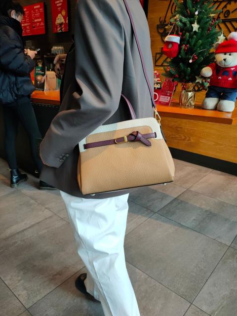 Women's Shoulder Bag With Top Hnadle Full-Grain Calfskin