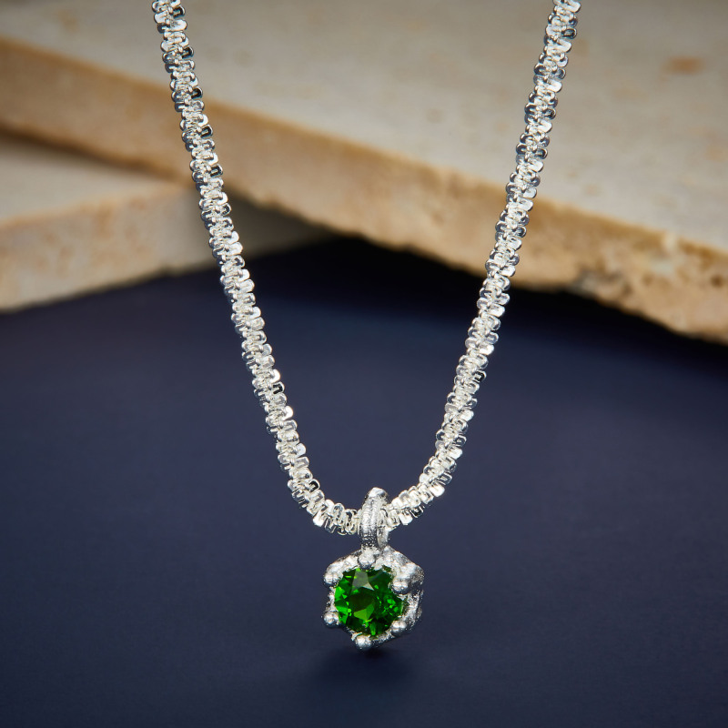 Round Diopside Necklace In Sterling Silver