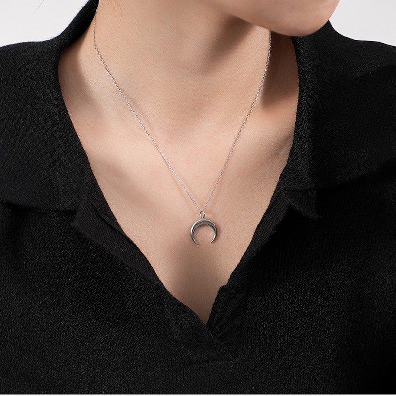 Crescent Necklace In Sterling Silver