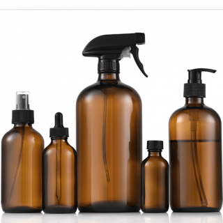 Boston Round ガラス瓶。クリアー、ブルーと茶色の３カラーあり。スプレー、ポンプ、スポイトまたはネジキャップ付きをご選択できます。容量は0.5oz 1oz 2oz 4oz 8oz 16ozあります。