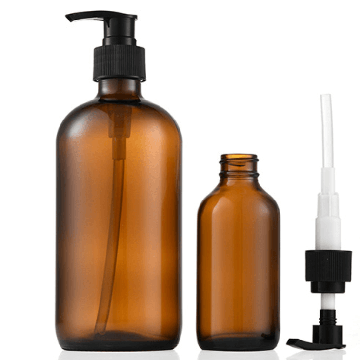 Boston Round ガラス瓶。クリアー、ブルーと茶色の３カラーあり。スプレー、ポンプ、スポイトまたはネジキャップ付きをご選択できます。容量は0.5oz 1oz 2oz 4oz 8oz 16ozあります。