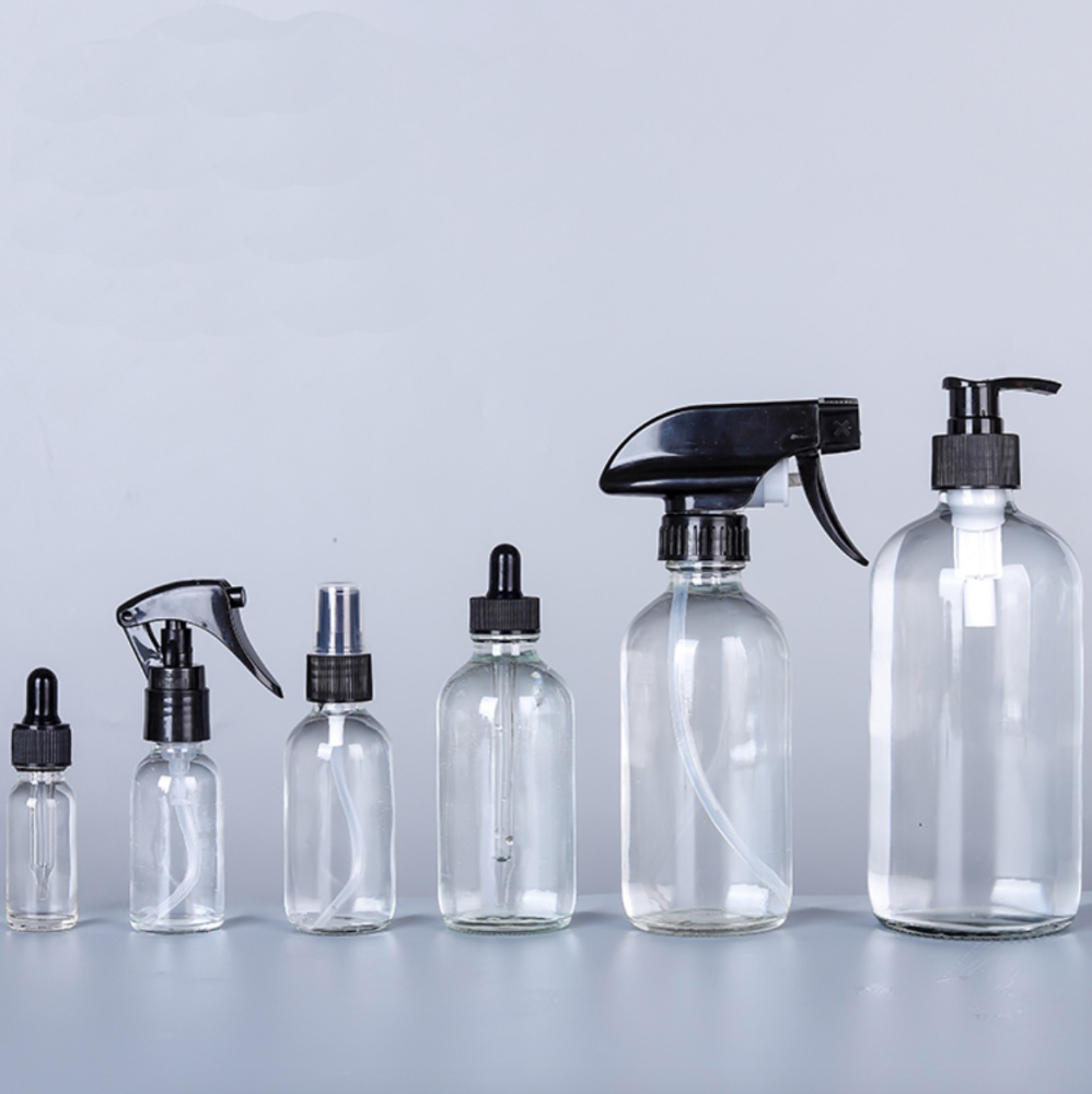 Boston Round ガラス瓶。クリアー、ブルーと茶色の３カラーあり。スプレー、ポンプ、スポイトまたはネジキャップ付きをご選択できます。容量は0.5oz 1oz 2oz 4oz 8oz 16ozあります。