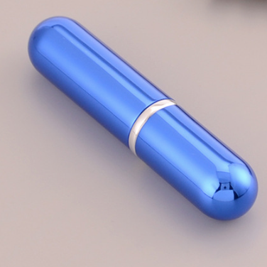 5-6ml ぐらいスプレー香水瓶。アルミカバーあり、内はTUBE-TYPE ガラス瓶。各種カラーあります。