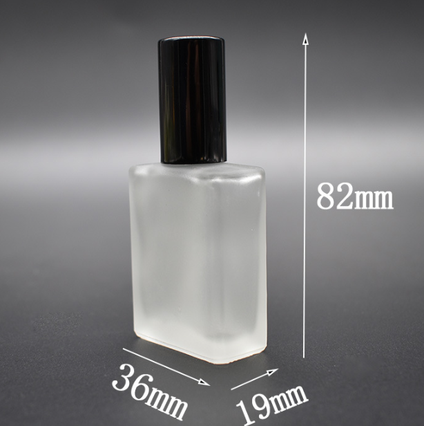 スプレー付きすりガラス瓶。15ml 30ml 50ml 100mlあります。