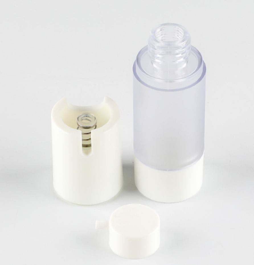 真空ポンプ付きくもりボトル15ml 30ml 50ml 在庫販売、ボトルの材質はAS、ポンプはPPです。