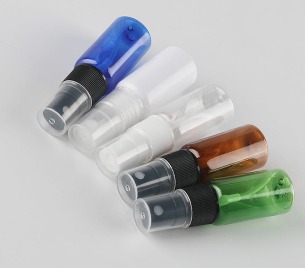 15ml ミストスプレー付きPETボトル、ブルー、茶色、白い、クリアーのカラーがあリます。