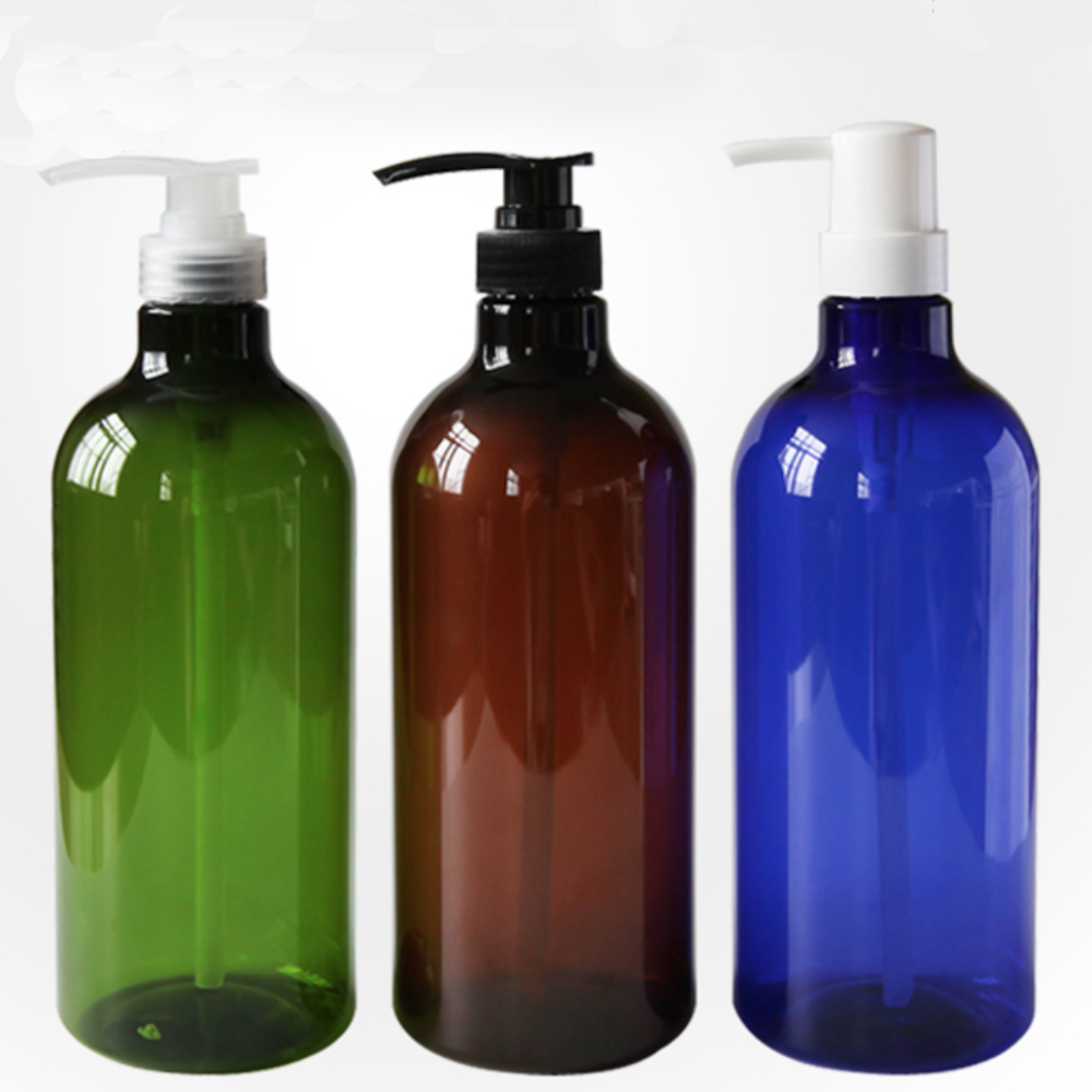 82本の1000ml ポンプ付き長い口PET ボトル。茶色、緑とブルーカラー在庫。