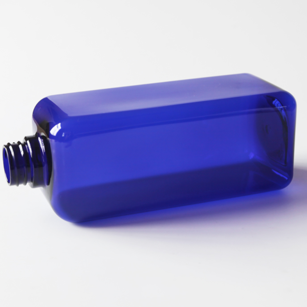 112本の1000ml ポンプ付き四角PET ボトル、クリアーとブルーカラー在庫。