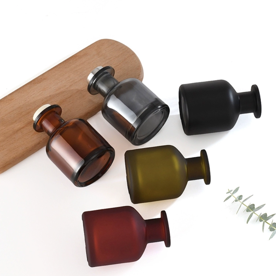 130ml  丸い黒、白、グレー、茶色の各カラーのアロマテラピーガラス瓶在庫！