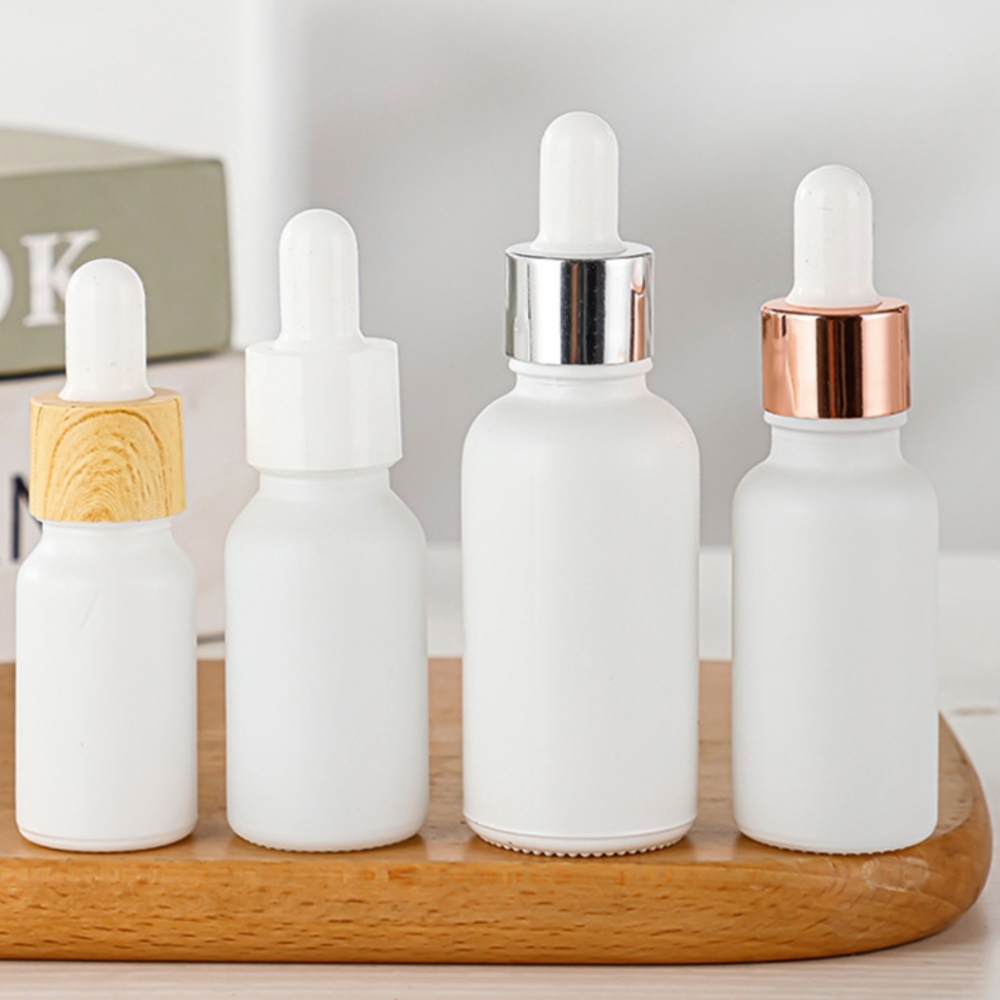 スポイト付きマット白いガラス瓶、遮光瓶。容量：5ml　10ml、15ml、20ml、30ml、50ml、100mlあり、在庫販売。価格はスポイトとガラス瓶を含めます。