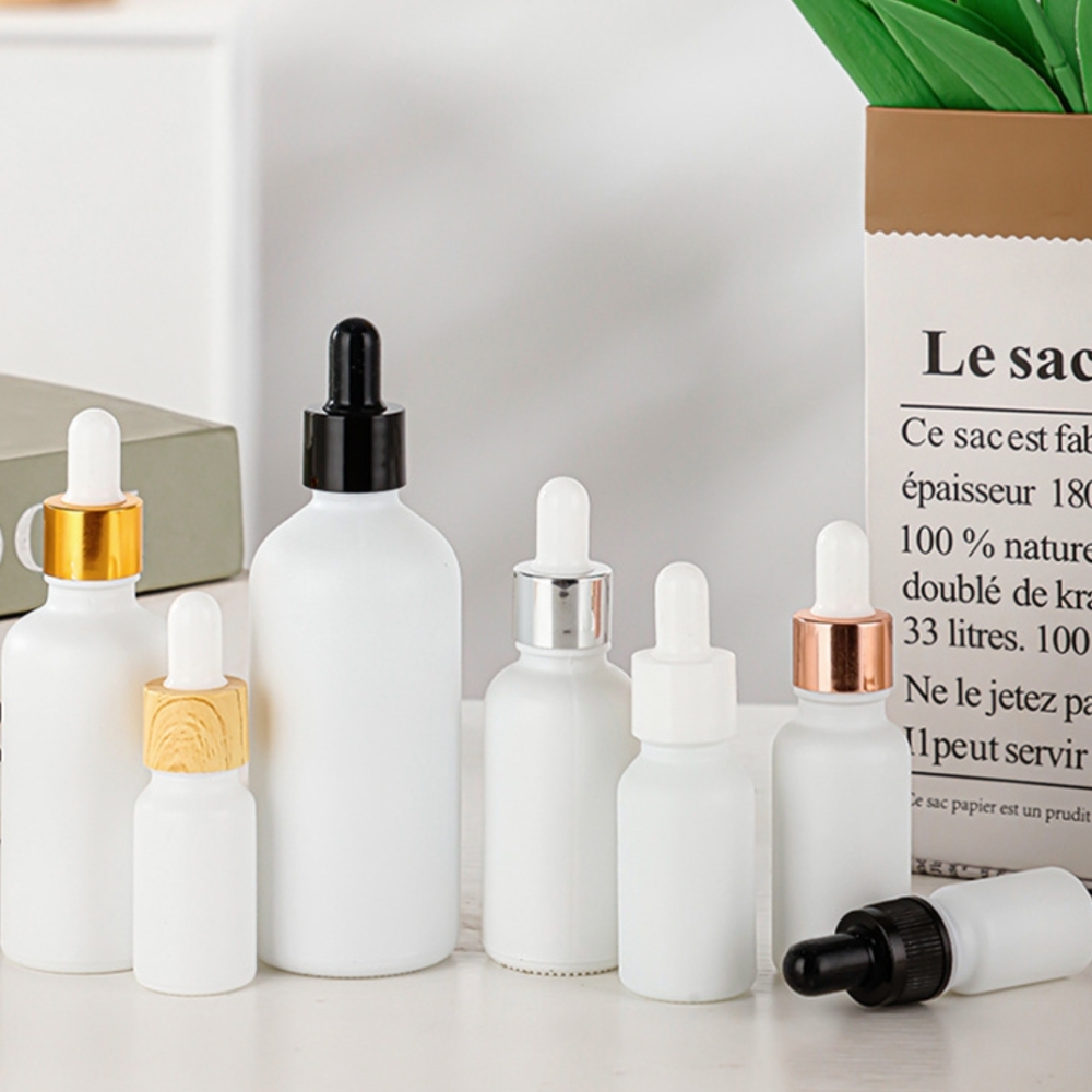 スポイト付きマット白いガラス瓶、遮光瓶。容量：5ml　10ml、15ml、20ml、30ml、50ml、100mlあり、在庫販売。価格はスポイトとガラス瓶を含めます。