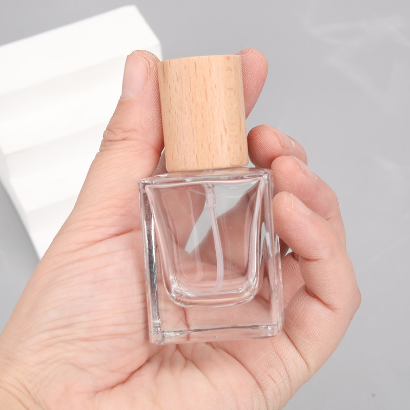 香水分装瓶高端便携式30ml 50ML 玻璃喷雾瓶大容量替换空瓶胡桃木