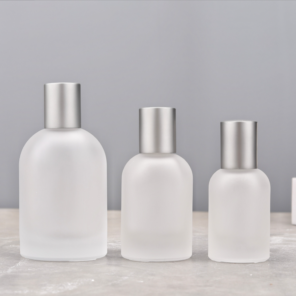 30ml 50mlフロストガラススプレーボトル、香水瓶、空ボトル、木キャップ付　