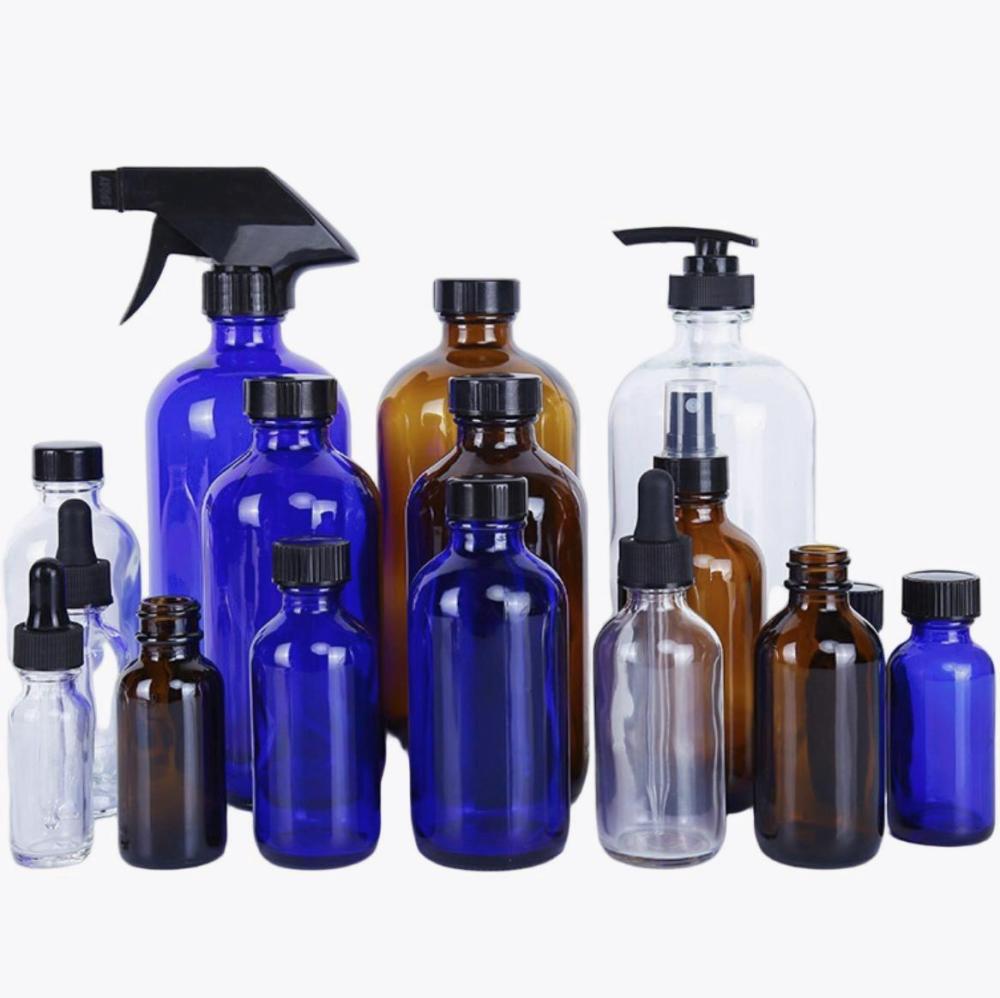 Boston Round ガラス瓶。クリアー、ブルーと茶色の３カラーあり。スプレー、ポンプ、スポイトまたはネジキャップ付きをご選択できます。容量は0.5oz 1oz 2oz 4oz 8oz 16ozあります。