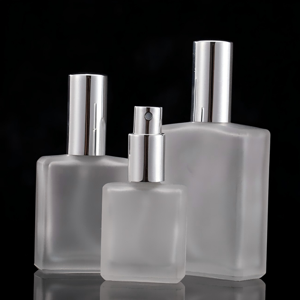 スプレー付きすりガラス瓶。15ml 30ml 50ml 100mlあります。