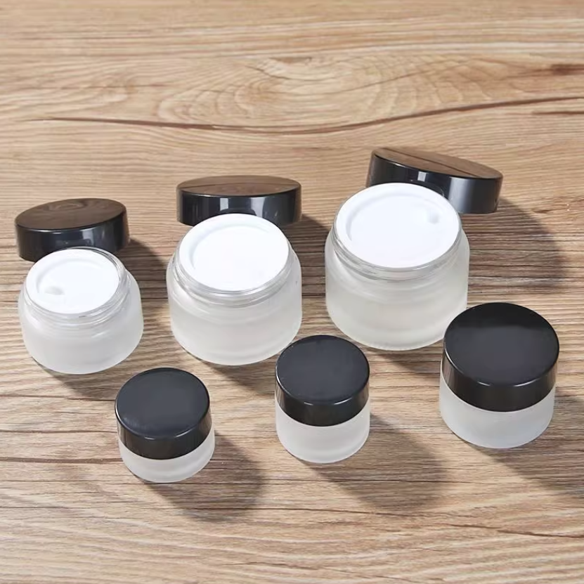5ml 10ml 15ml 20ml 30ml 50ml 100ml くもりすりガラスジャーキャップ付;黒、白、シルバー、金カラーのキャップを選択でき。