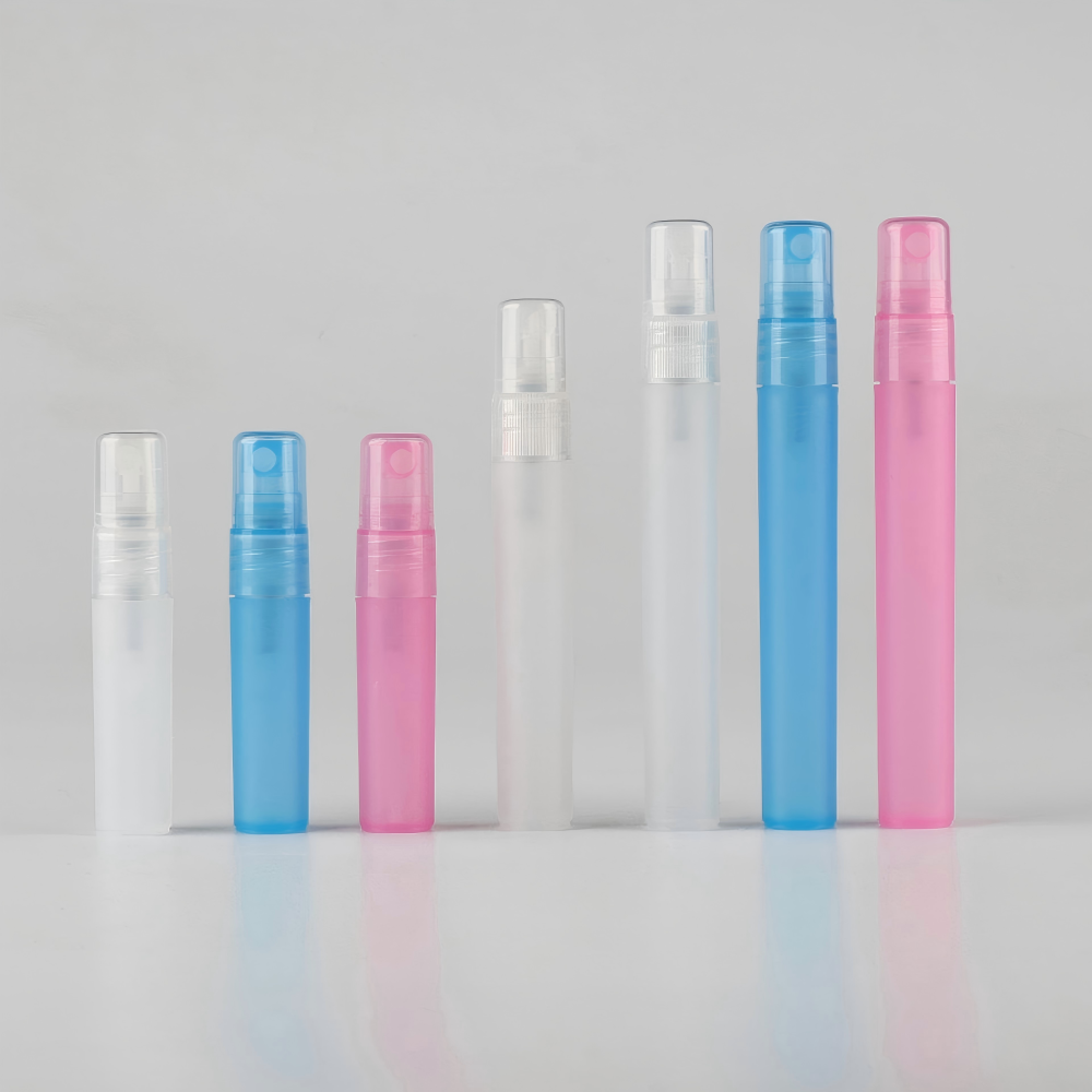 5ml 8ml 10ml プラスチックのPP製スプレーボトル，赤、くもりと青いカラーあります。