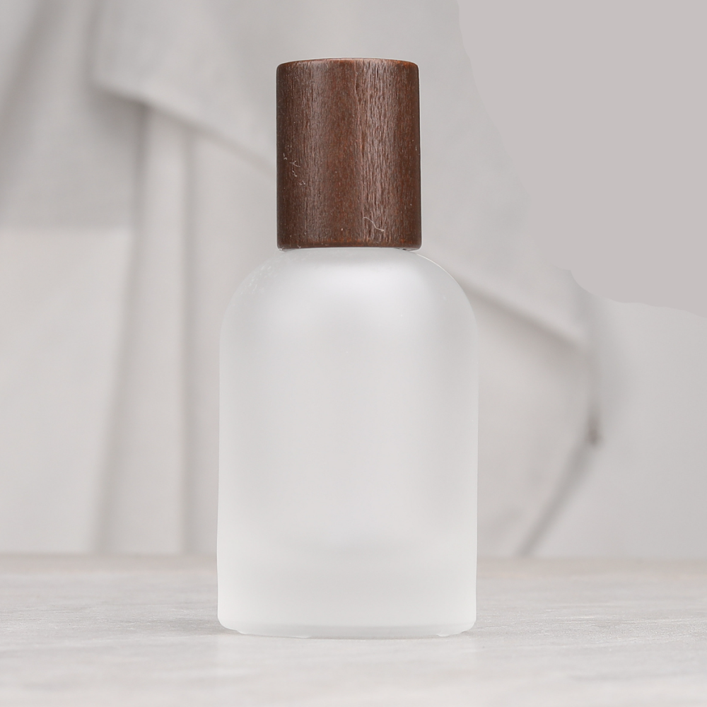 30ml 50ml 100ml フロストガラススプレーボトル、香水瓶、空ボトル、木キャップ付　
