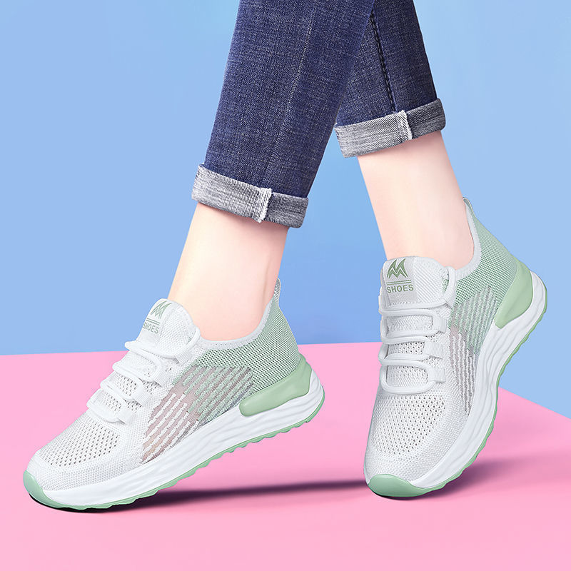 New summer women's shoes, net shoes, breathable little white shoes with mesh surface.