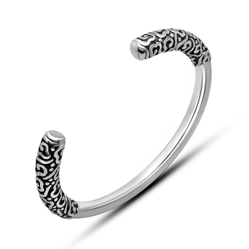 Fashion lovers titanium bracelet