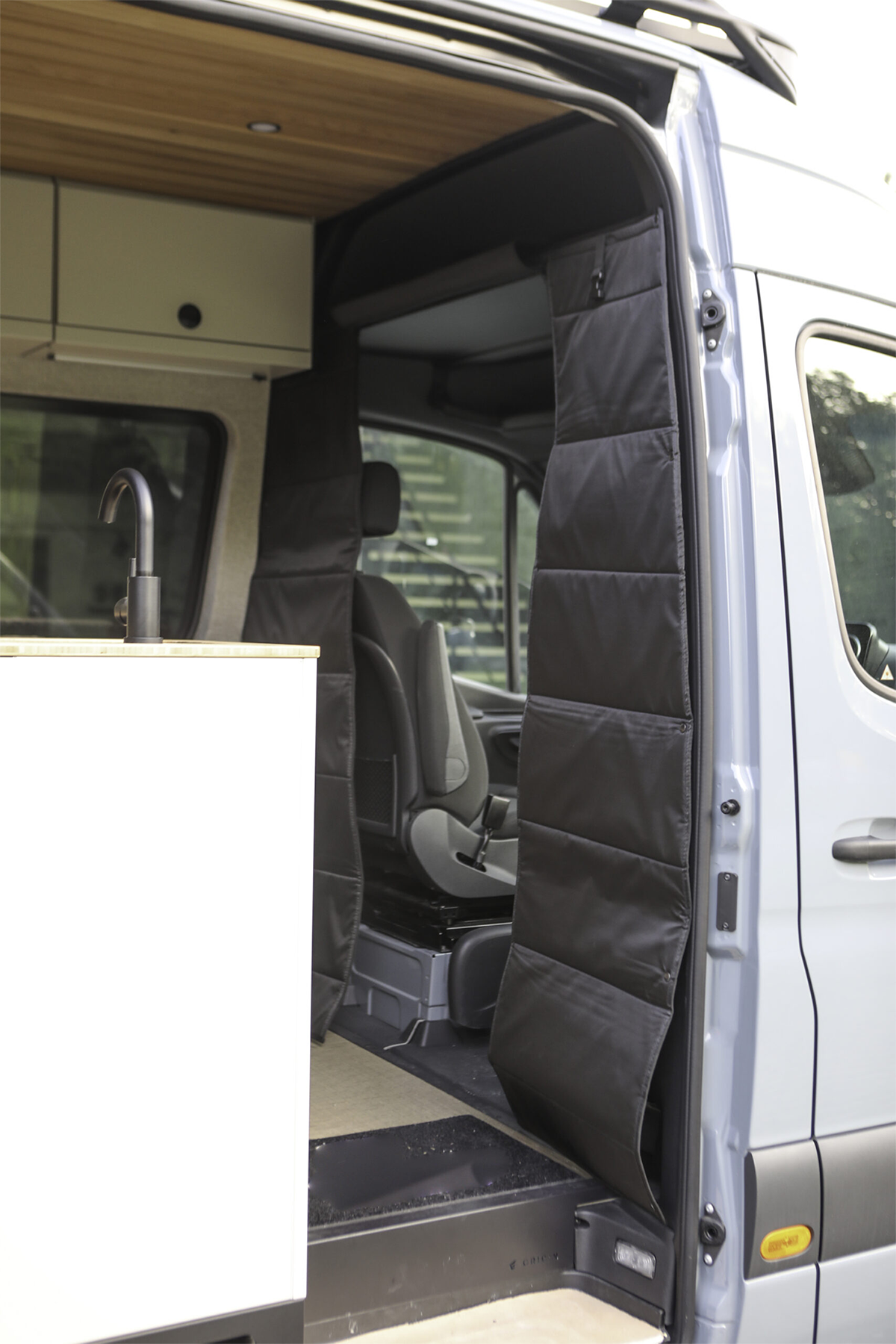 Threewen OEM design Sprinter Insulated Cab Partition Fit 2019-2023 High Roof Sprinter Fabric Front Cab Partition