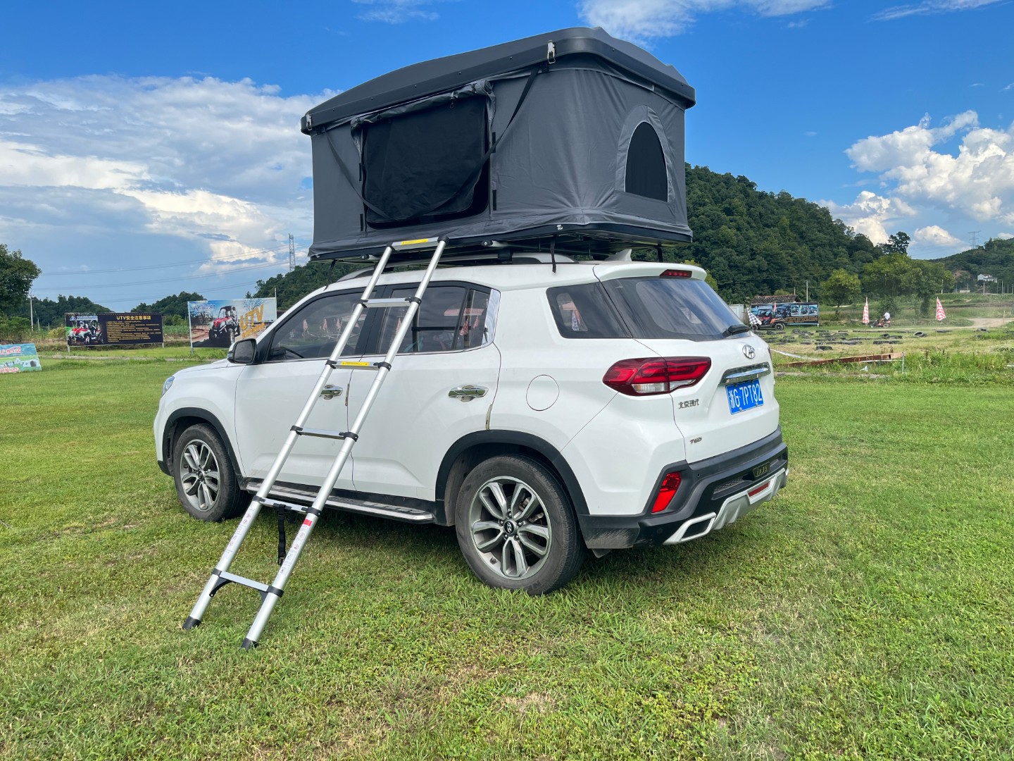 Outdoor 4x4 Rooftop Tent Aluminum ABS Roof Top Tent Overland with 4 windows
