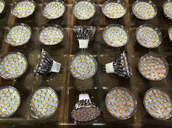 Able No Flicker Ra80 4.2W 27SMD 2835 420Lm 10-30V DC Chrome Bulb with Milky Cover MR16 Led Bulbs MR16 Led Downlights