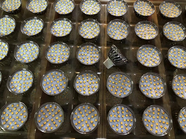 Able No Flicker Ra80 4.2W 27SMD 2835 420Lm 10-30V DC Chrome Bulb with Milky Cover MR16 Led Bulbs MR16 Led Downlights