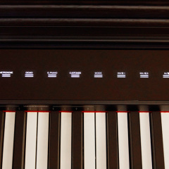 P-30:旗舰款便携数码钢琴，触控面板，92复音数，88键重锤键盘，蓝牙