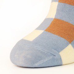 Color-crossing socks
