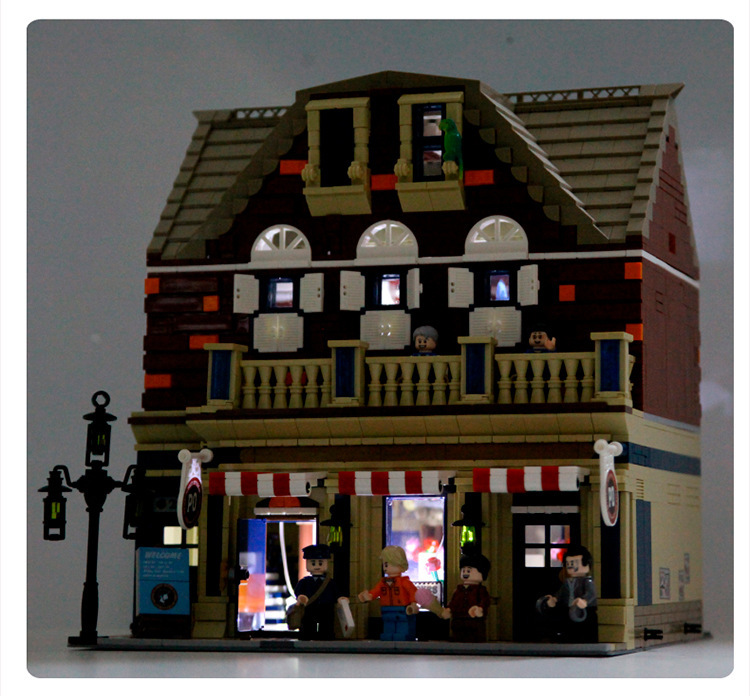 DINGGAO 2002 3250Pcs Street View Series Lighting Version Post Office Building Model Puzzle Assembled Building Block Toy