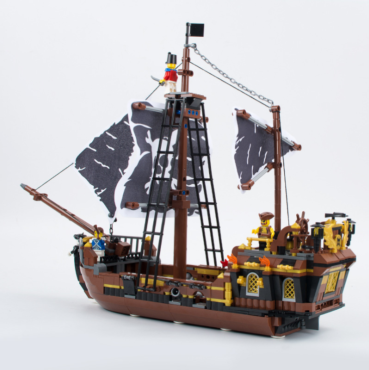 QL1800 722pcs Pirate Kingdom Ship Building Block Model Children's Educational Toys Ship  From  China