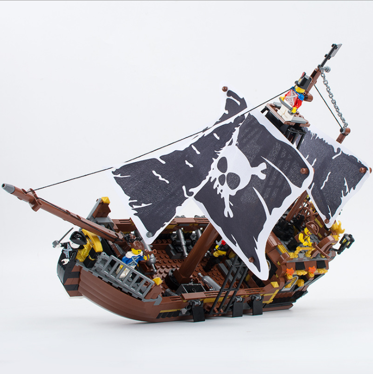 QL1800 722pcs Pirate Kingdom Ship Building Block Model Children's Educational Toys Ship  From  China