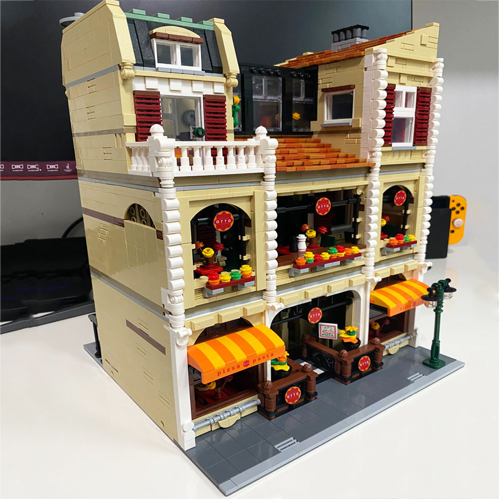 UrGe 10202 Creator Expert Modular Buildings Pizzeria Shop Building Blocks 5588pcs Bricks Toys From China.