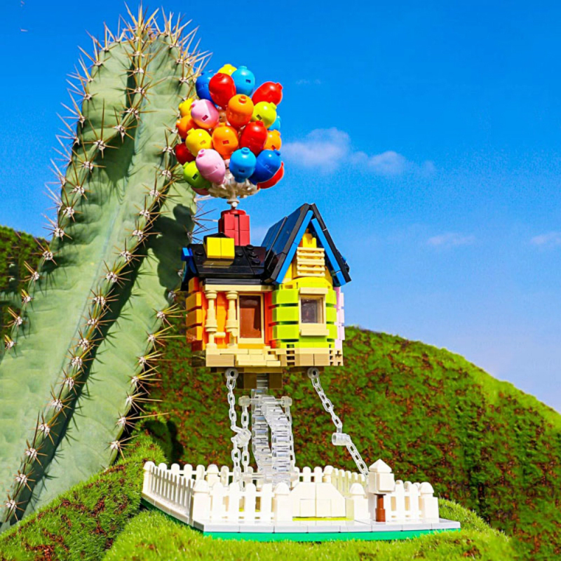 DK7025 Movie & Game Creator Balloon House Building Blocks 555pcs Bricks from China Delivery.