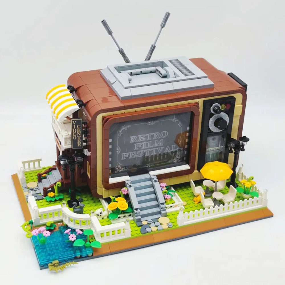 {Mini Bricks} ZHEGAO DZ6018 Creator Flim Centre Toys Building Blocks 2127±pcs Bricks from China.