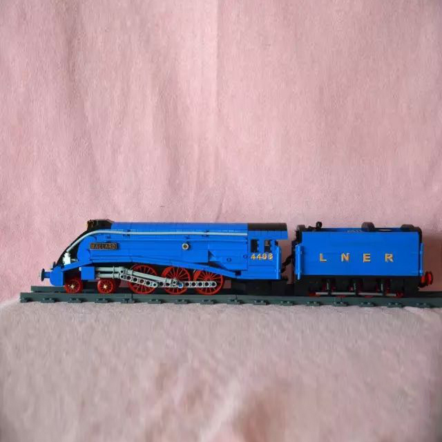 MOULD KING 12006 RC Class A4 Pacifics Mallard Railways Railroad Building Blocks 2139±PCS Bricks from China.