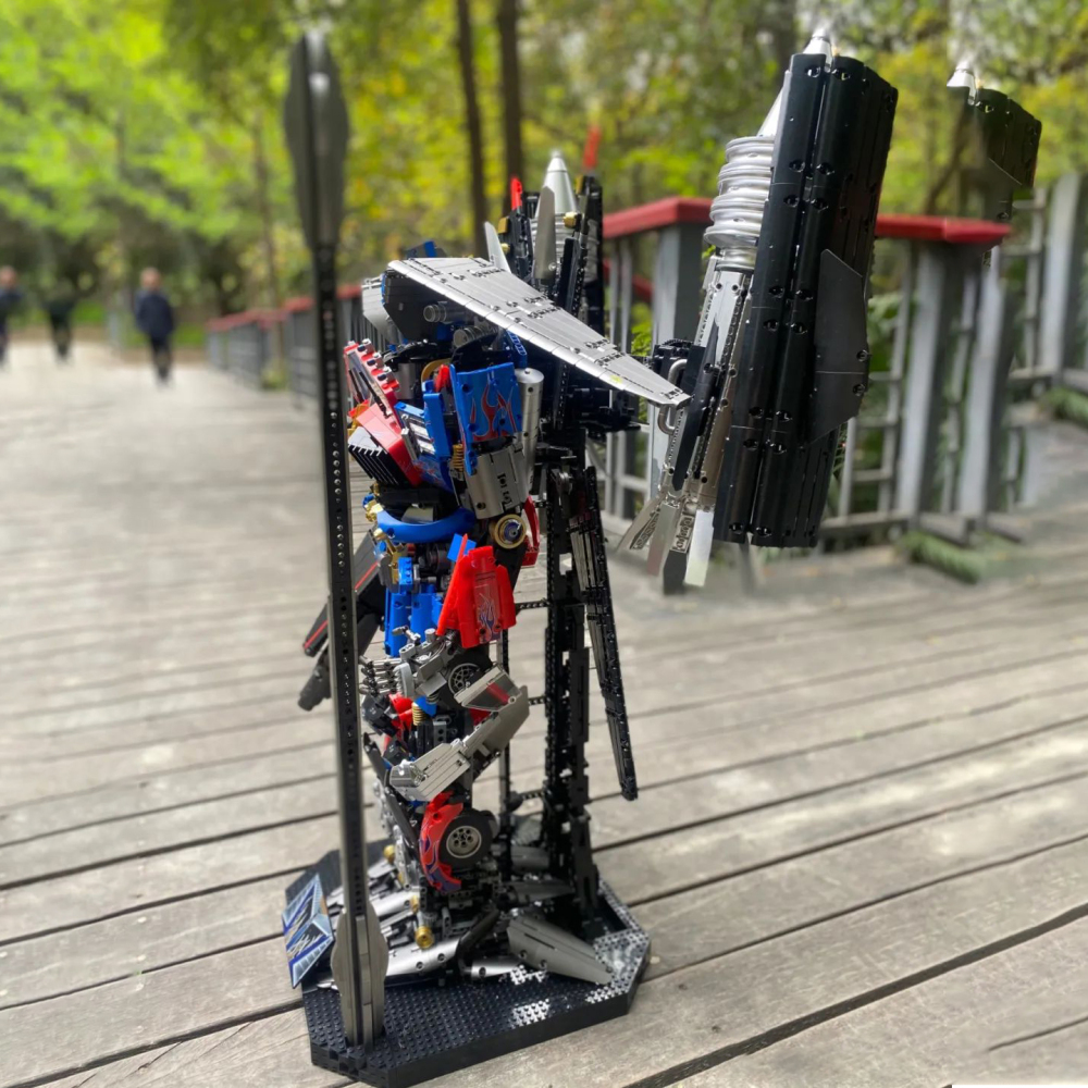 K-Box V5006 Movie & Game Series DJ-Rambo Man Robot Building Blocks 8862±pcs Bricks from China.