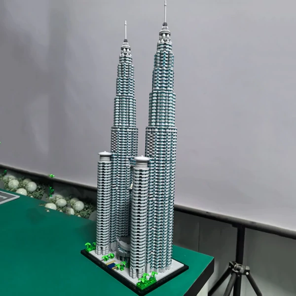 MOC 136651 Twin Tower