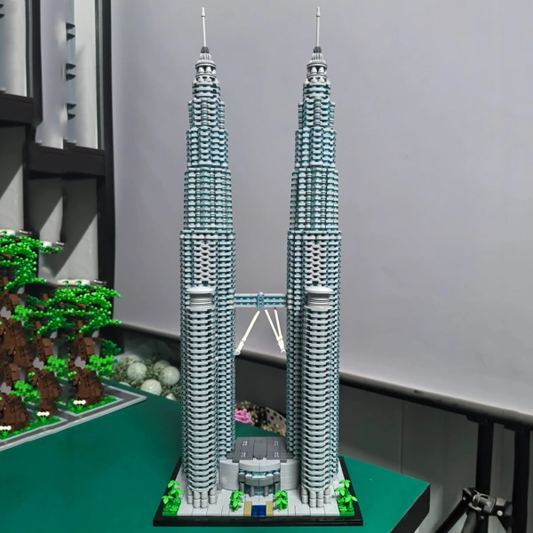 MOC 136651 Twin Tower