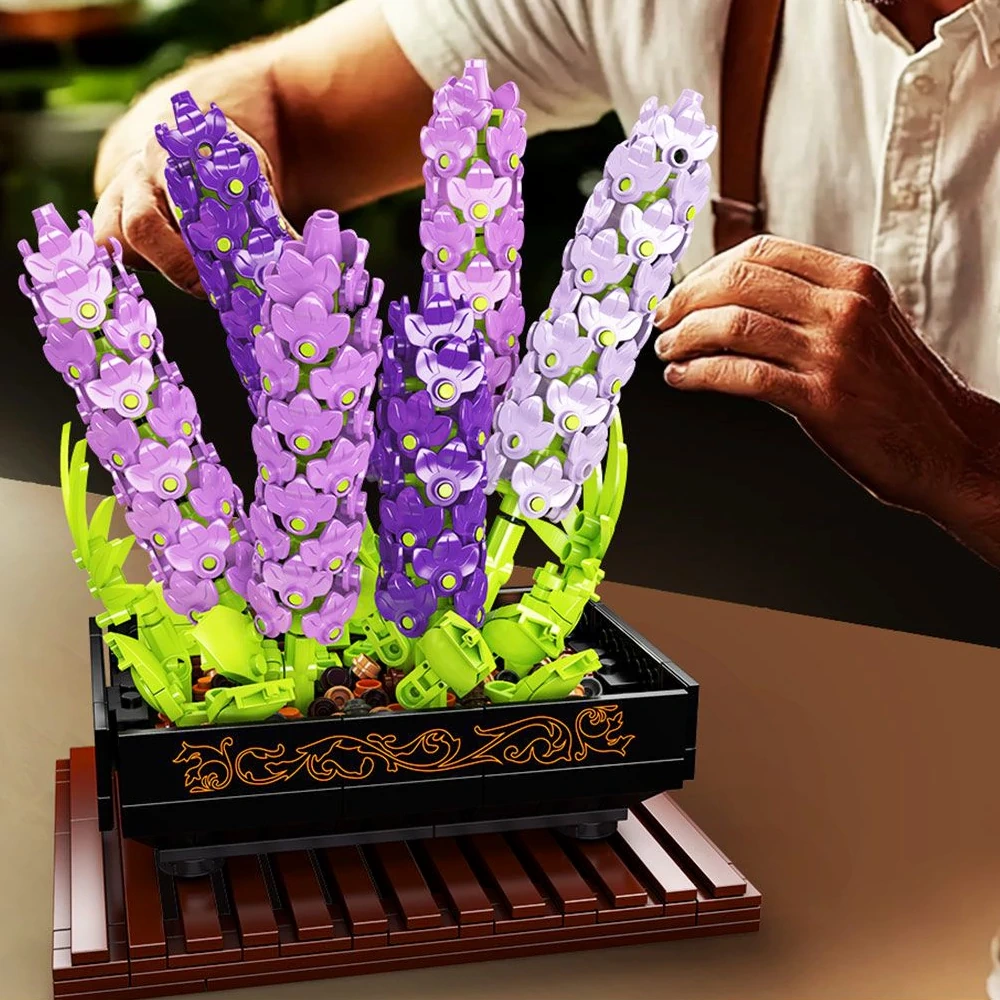 MouldKing 24112 Violets Creator Expert