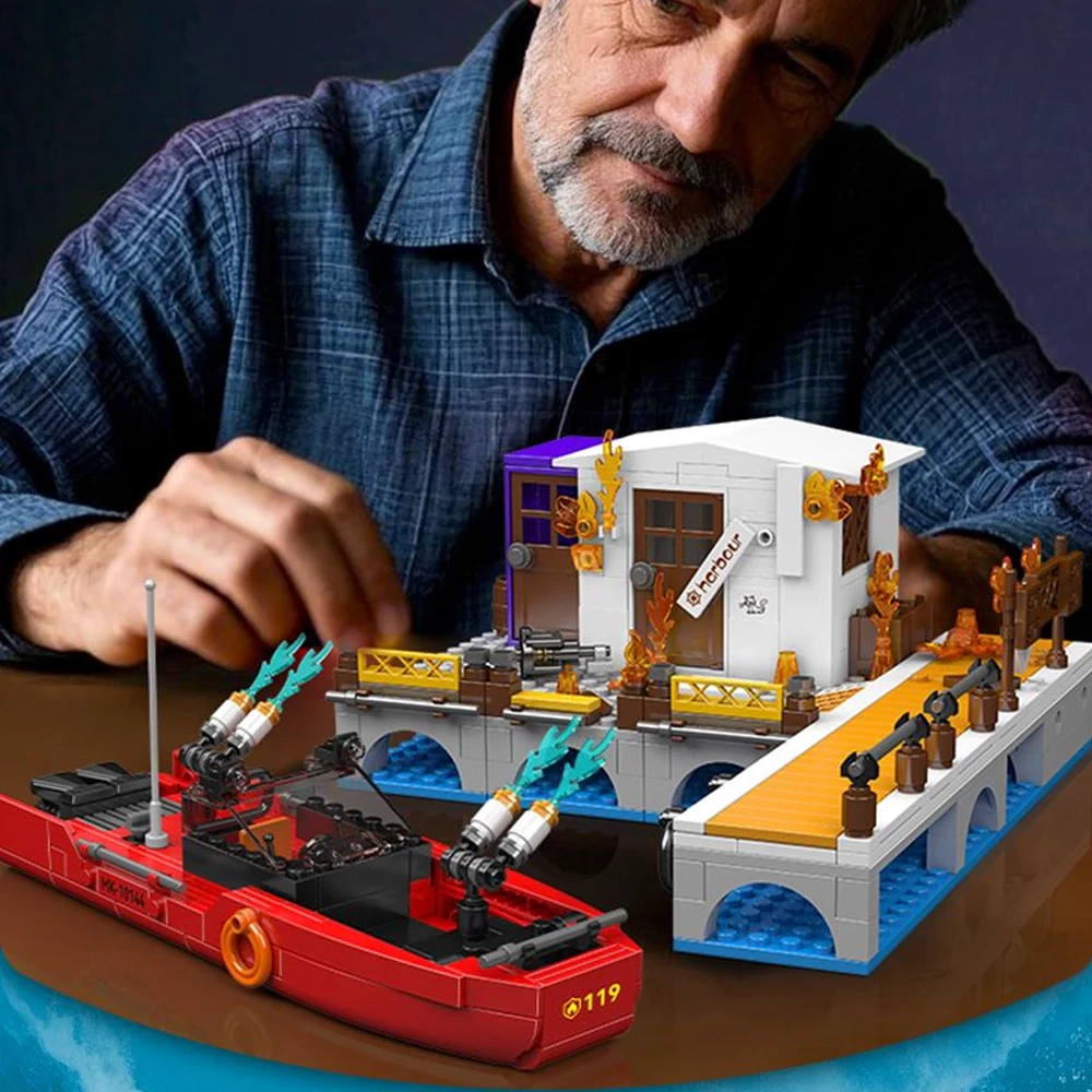 MouldKing 10144 FIRE AT THE DOCK & TRAPPED KITTEN RESCUE Creator Expert