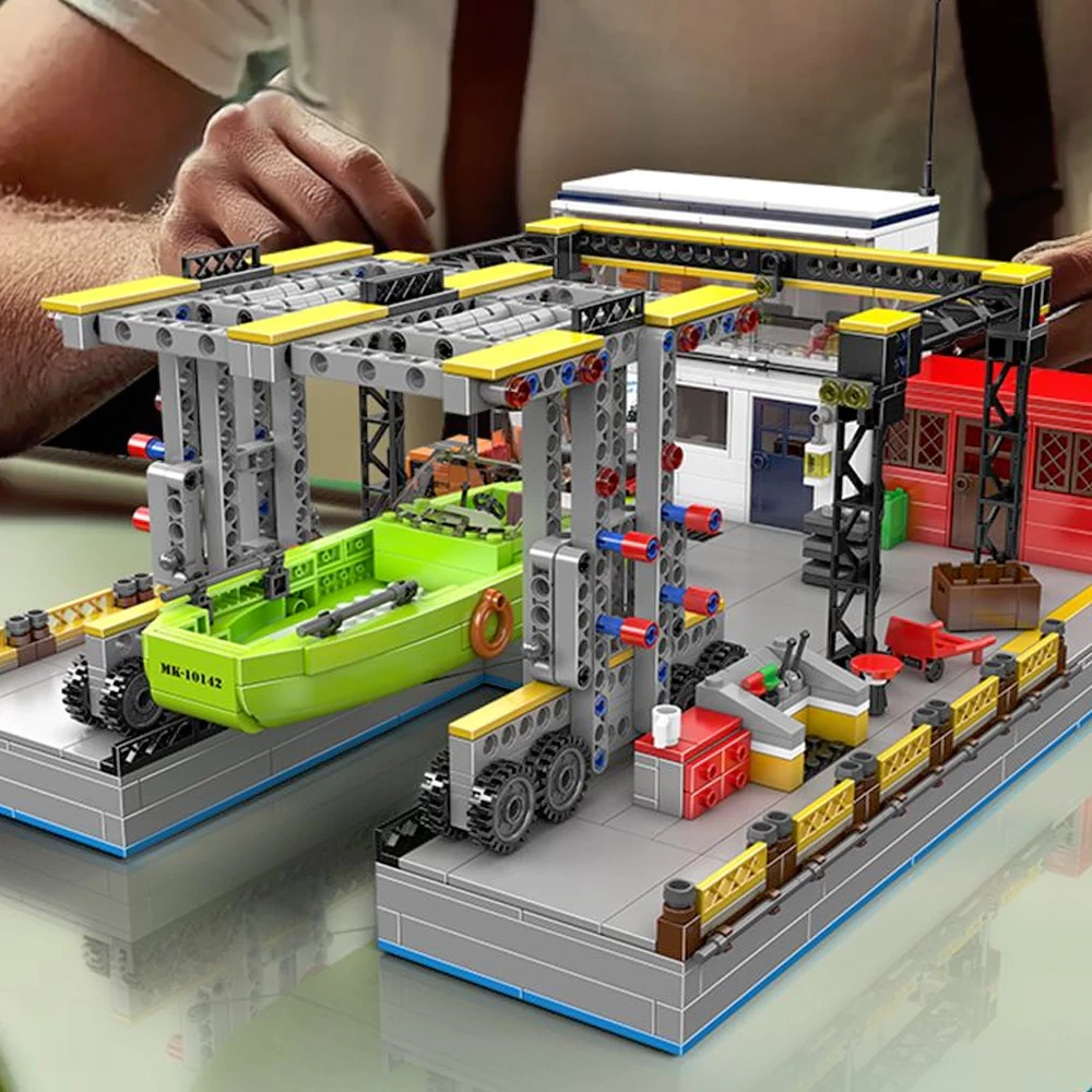 MouldKing 10142 Dock Ship Repair Factory Technic