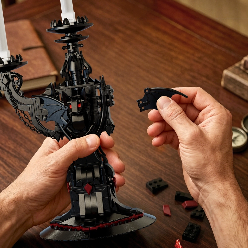CoraRix CR101 Batwing Candelabra Creator Expert